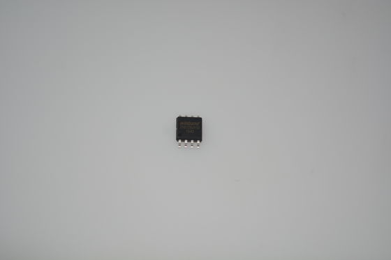 W25Q128JVSIQ 128Mb SPI NOR Flash 133MHz Effacement de secteur 4 Ko Dual/Quad I/O Alimentation 3V 100K cycles Rétention 20 ans 8-SOIC Registre de sécurité