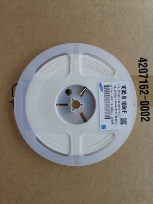 Miniature 0402 X5R MLCC 0,1μF Haute capacité 16V Stabilité à haute fréquence faible ESR Conforme à la RoHS Fiabilité supérieure pour le découplage et le filtrage avancés dans l'électronique compacte