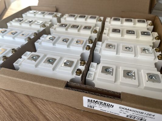 Module IGBT SKM400GB12E4 1200V 400A Faible Vce(sat) Grande Robustesse aux Courts-Circuits Faibles Pertes de Commutation Haute Isolation Qualité Industrielle Pour Entraînements de Moteurs et Onduleurs Industriels