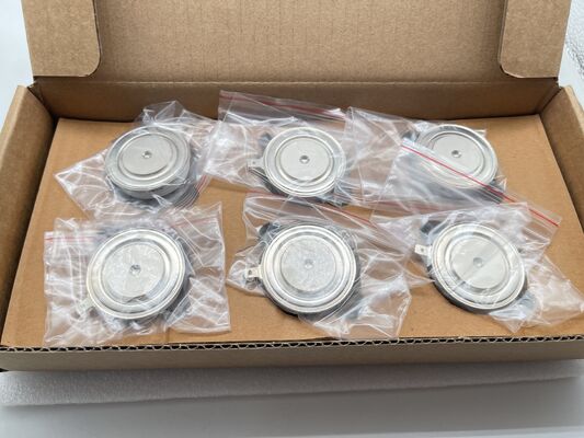 Module demi-pont VS-ST330C16C0 1600V 330A Faible Vce(sat) Faibles pertes Haute robustesse aux courts-circuits NTC intégré Pour onduleurs industriels et onduleurs UPS haute puissance