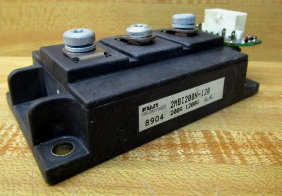 2MBI200N-120 Module IGBT 1200V 200A Faible Vce(sat) Faibles pertes Haute robustesse aux courts-circuits NTC intégré Pour entraînements de moteurs et onduleurs industriels