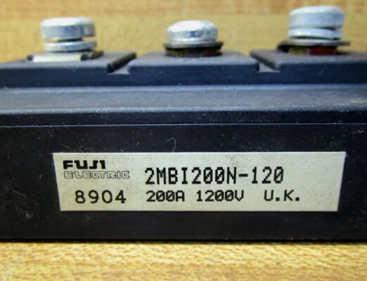 2MBI200N-120 Module IGBT 1200V 200A Faible Vce(sat) Faibles pertes Haute robustesse aux courts-circuits NTC intégré Pour entraînements de moteurs et onduleurs industriels