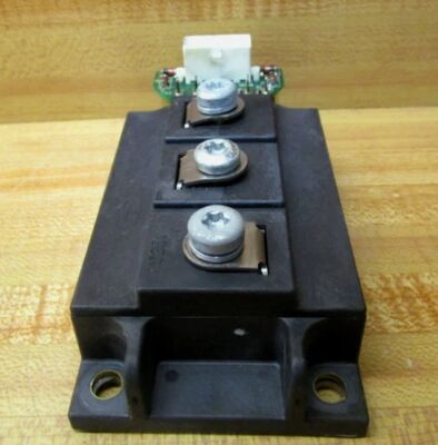 2MBI200N-120 Module IGBT 1200V 200A Faible Vce(sat) Faibles pertes Haute robustesse aux courts-circuits NTC intégré Pour entraînements de moteurs et onduleurs industriels