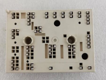 35ACC12F4V1 12V 3.5A Transistor PNP automobile à faible VCE (sat) 250mV Gain de courant élevé SOT-223 Package AEC-Q101 Qualifié pour la commutation de charge et le contrôle du moteur dans les véhicules