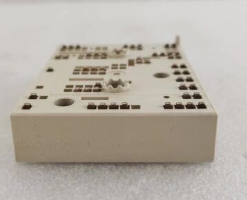 35ACC12F4V1 12V 3.5A Transistor PNP automobile à faible VCE (sat) 250mV Gain de courant élevé SOT-223 Package AEC-Q101 Qualifié pour la commutation de charge et le contrôle du moteur dans les véhicules