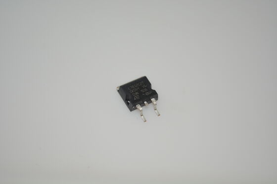 L7812CD2T 12V 1A régulateur de tension linéaire de sortie fixe Protection contre la surcharge thermique Protection contre le court-circuit Limitant le courant TO-263 Package Pour la régulation de l'alimentation électrique locale