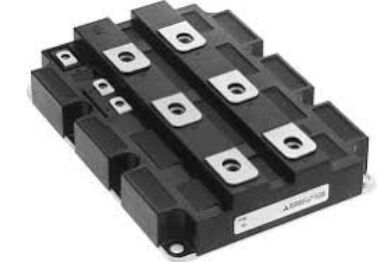 CM900HC-90H 900V 900A Module IGBT à courant élevé bas VCE (sat) 2,7V haut court-circuit Robustesse basse perte de commutation Isolation élevée pour les entraînements industriels lourds et les méga UPS