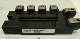 PM75RL1A120 1200V 75A IPM 7-Pack IGBT Faible VCE(sat) 1.65V Commande et Protection Intégrées Capteur NTC Haute Fiabilité Montage à vis Idéal pour les variateurs et la CVC