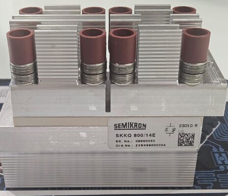 SKKQ800/14E 1400V 800A Module thyristor unique Commutation rapide basse VF 1.37V 12kA Surge AlN Contacts de pression de base en céramique Porte d'amplification UL Certifié pour les démarreurs et les onduleurs souples