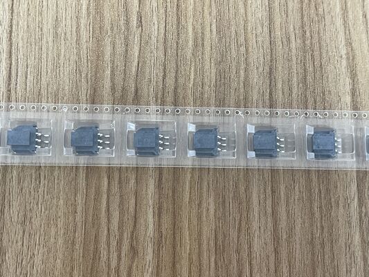 105405-1106 Connecteur fil-carte 6 positions pas de 1,25 mm Type boîtier à sertir Réceptacle Montage panneau Verrouillage par friction UL 1066 V-0 pour éclairage LED et automobile