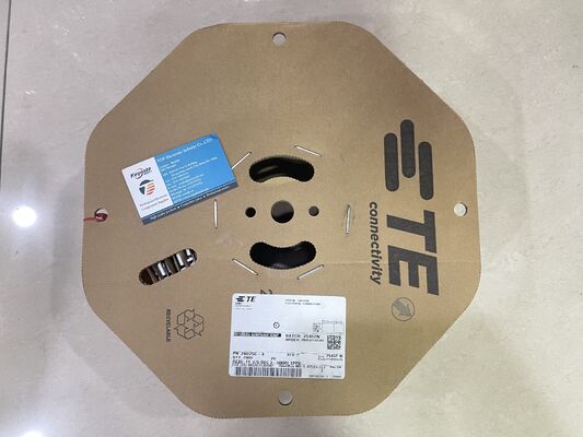 280756-4 Boîtier de connexion 4 positions, pas de 2,5 mm, à sertir, avec verrouillage par friction, montage sur panneau, certifié UL 94V-0, polarisé, courant nominal de 4,5 A pour la distribution d'énergie et les commandes industrielles