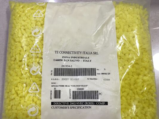 281934-2 2 Positions 2.5mm Pas Connecteur Câble-à-Carte Angle Droit Traversant Blindé Verrouillage par Friction Polarisé Étain Plaqué pour Applications Industrielles et Automobiles