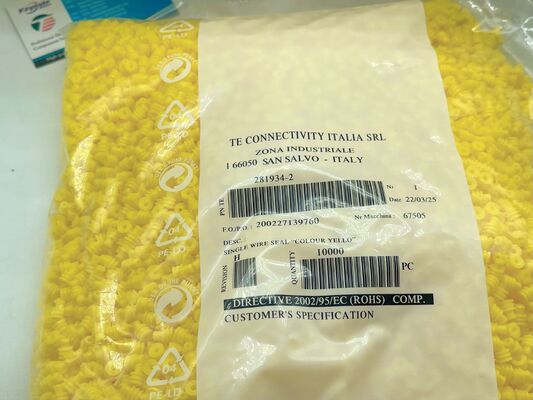 281934-2 2 Positions 2.5mm Pas Connecteur Câble-à-Carte Angle Droit Traversant Blindé Verrouillage par Friction Polarisé Étain Plaqué pour Applications Industrielles et Automobiles