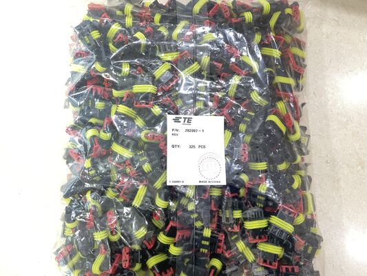 282087-1 Boîtier de connecteur à sertir 4 positions, pas de 2,5 mm, pour carte et fil, verrouillage par friction, montage sur panneau, polarisé, UL 94V-0, courant nominal de 4,5 A pour la distribution d'énergie et l'industrie