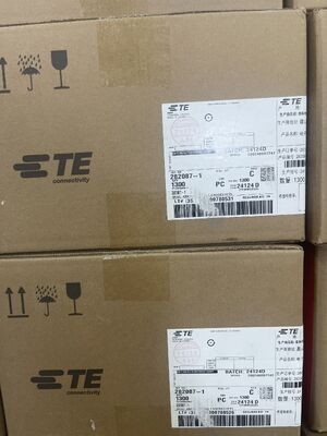 282087-1 Boîtier de connecteur à sertir 4 positions, pas de 2,5 mm, pour carte et fil, verrouillage par friction, montage sur panneau, polarisé, UL 94V-0, courant nominal de 4,5 A pour la distribution d'énergie et l'industrie