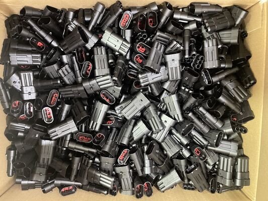 282105-1 3 Position 5,0 mm Tête de fil à planche Verticale à travers le trou Fermeture à friction enveloppée Polarisé 9A pour les alimentations électriques et les commandes industrielles