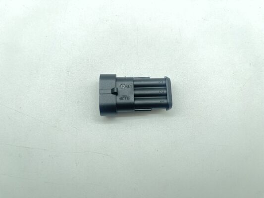 282105-1 3 Position 5,0 mm Tête de fil à planche Verticale à travers le trou Fermeture à friction enveloppée Polarisé 9A pour les alimentations électriques et les commandes industrielles