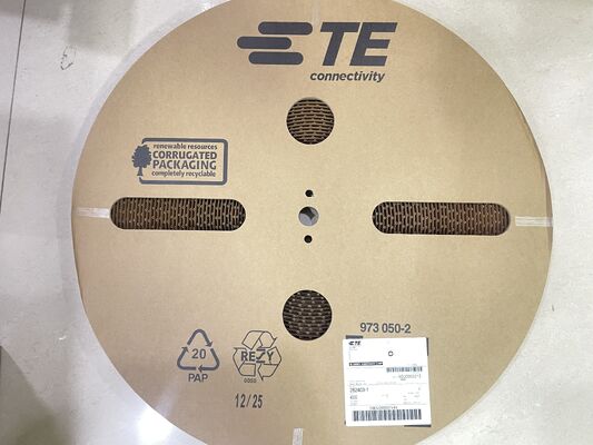 282403-1 8 Position 2,5 mm en hauteur réceptacle câble-plaque Crimp Housing Fermeture de frottement polarisé UL 94V-0 4.5A Montage de panneau de classement pour l'industrie et l'automobile
