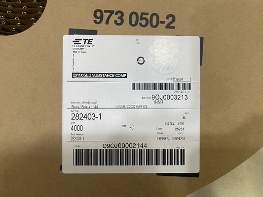 282403-1 8 Position 2,5 mm en hauteur réceptacle câble-plaque Crimp Housing Fermeture de frottement polarisé UL 94V-0 4.5A Montage de panneau de classement pour l'industrie et l'automobile