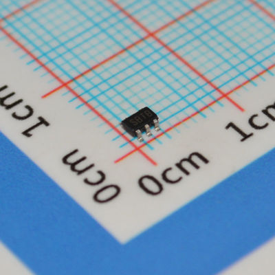 LM3671MF-ADJ 1MHz Convertisseur à bec réglable 2.7-5.5V Entrée 600mA Sortie SOT-23-5 90% Efficacité -40°C à +85°C