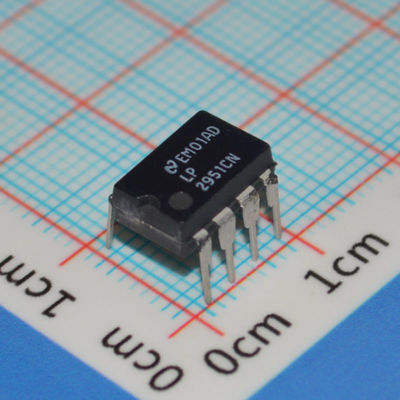 LP2951CN 5V/ADJ Régulateur LDO 150mA 3V-30V Entrée ±0.5% Précision TO-220/DIP-8 -40°C à +125°C Faible Courant de Repos
