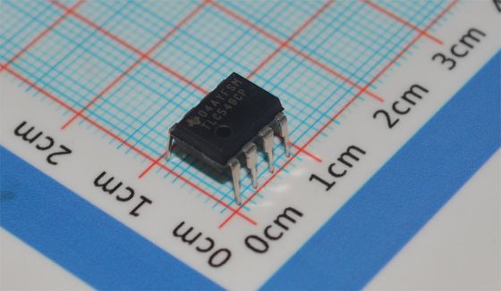 TLC549CP 8 bits ADC 40kps 4MHz Horloge alimentation unique 3-6V DIP-8 ± 0,5LSB INL Faible puissance < 15mW -40°C à +85°C